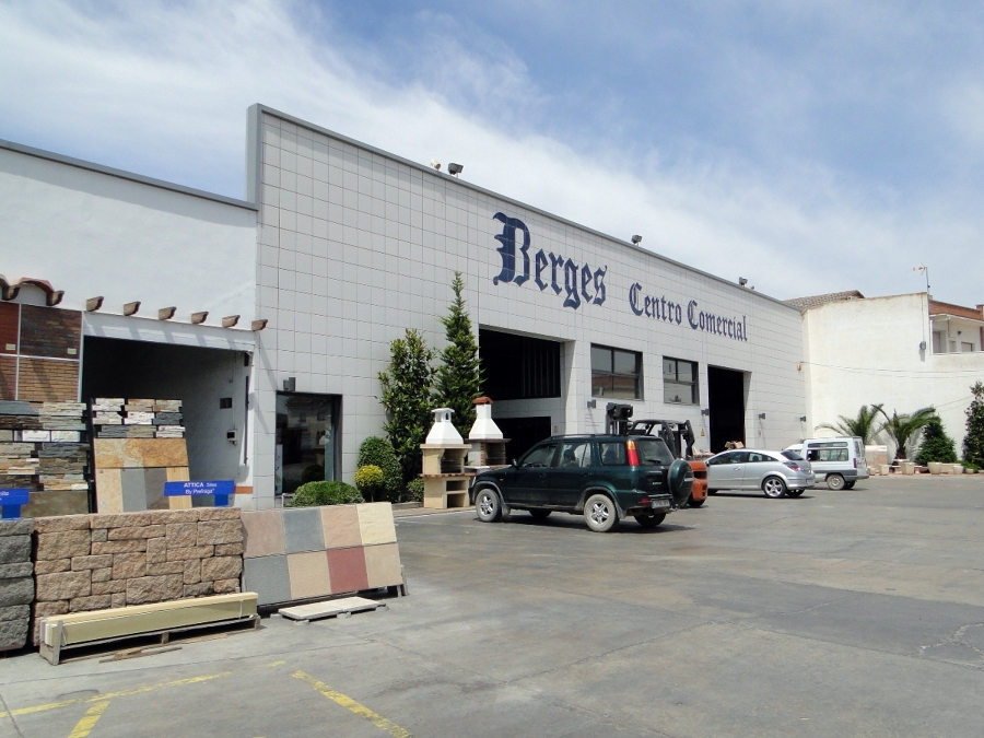 Fachada almacén