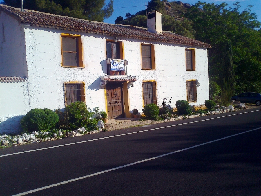 FACHADA ANTES DE SER RESTAURADA (EL JARDÍN)