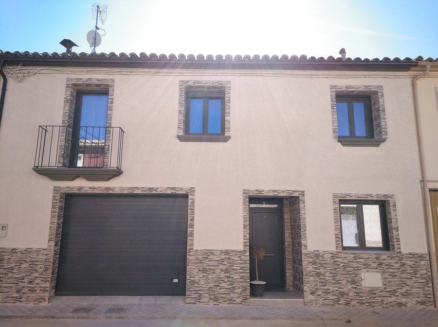 Fachada en corcho blanco