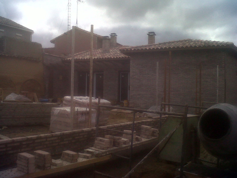 VALLA Y FACHADA CARAVISTA 