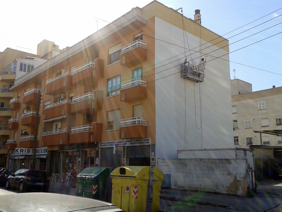 Fachada casi terminada.