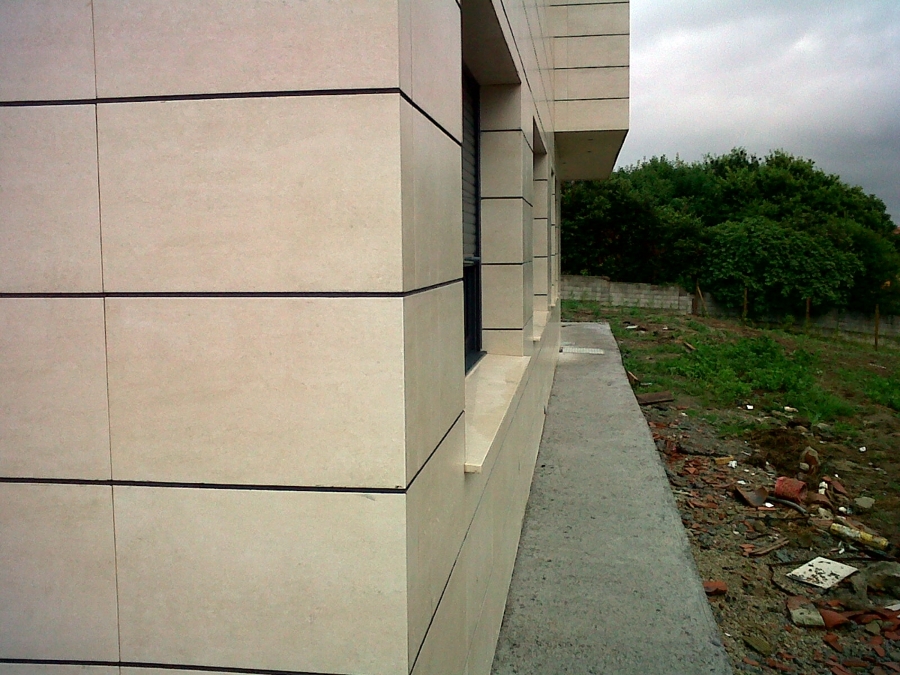 fachada con azulejo porcelanico de 1 cm.obra nueva