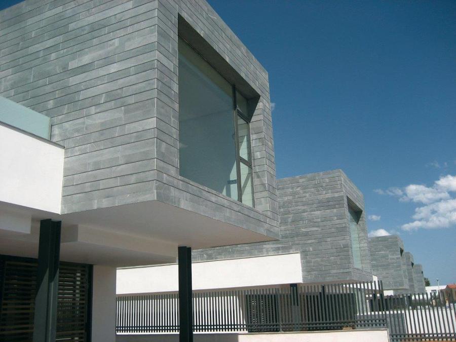 fachada con Filita Gris Jbernardos