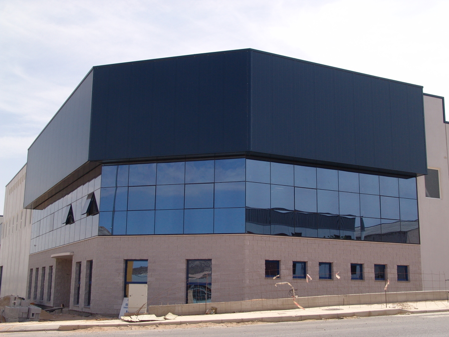 FACHADA DE PANEL COMPOSITE COMBINADO DE MURO CORTINA