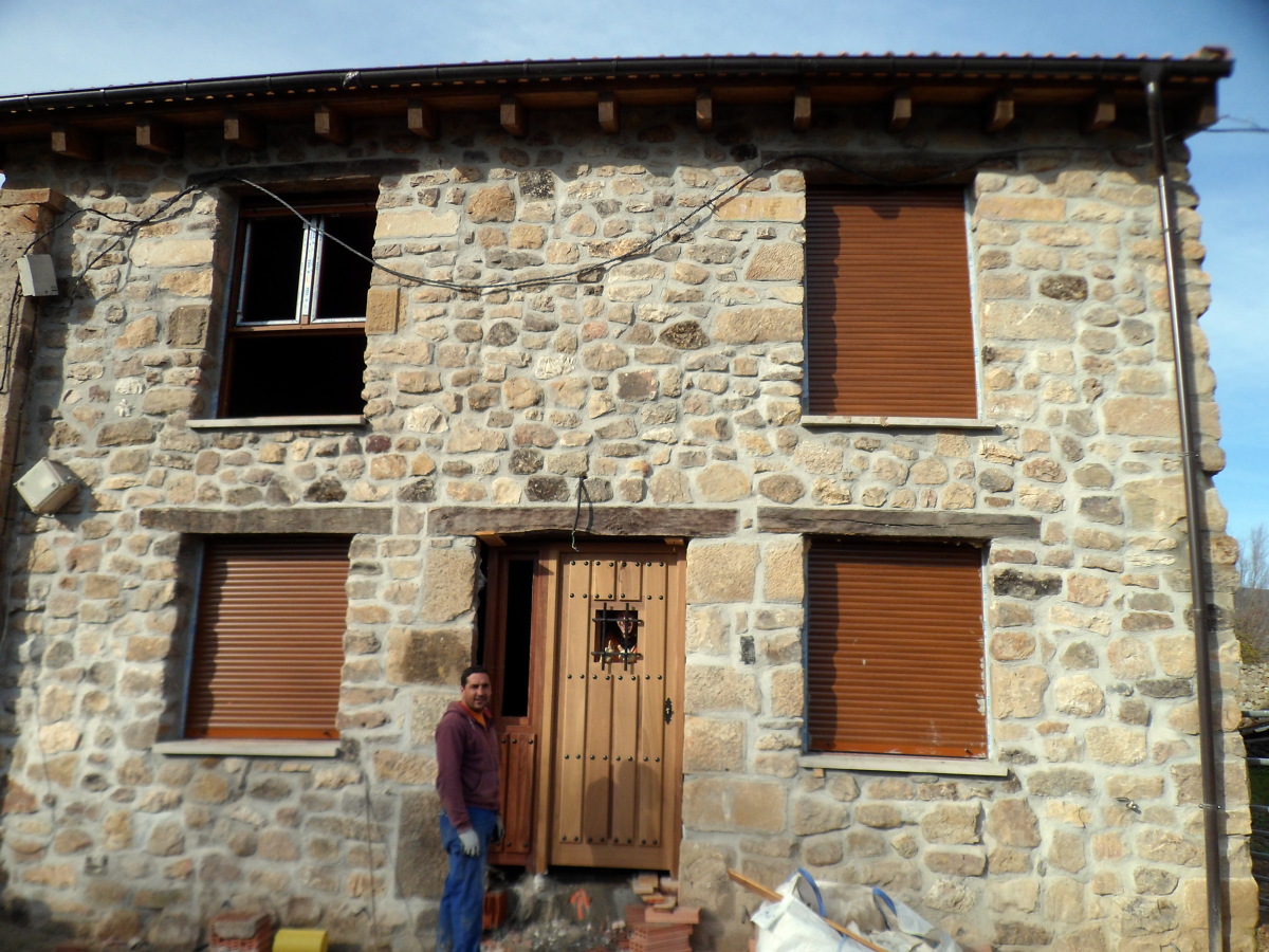 FACHADA DE PIEDRA CONSTRUCCION REINOSA