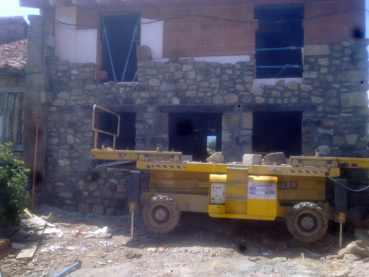 FACHADA DE PIEDRA CONSTRUCCION REINOSA