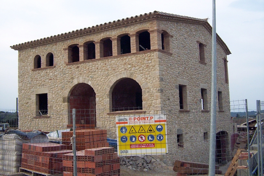Fachada de piedra, obra nueva
