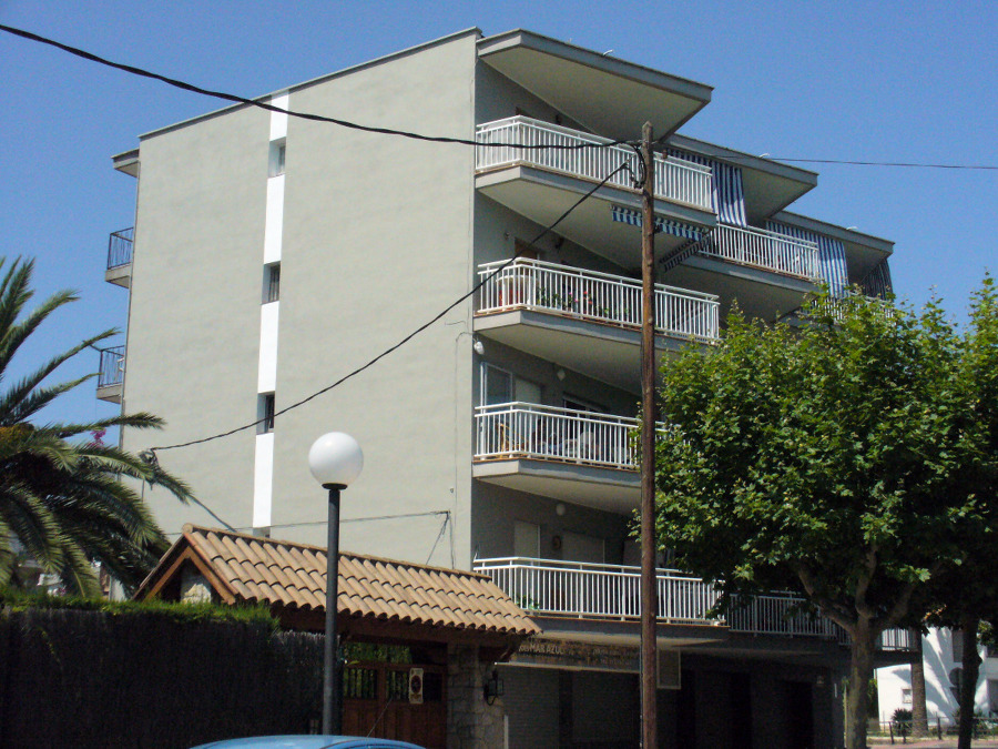 FACHADA EN CAMBRILS DESPUES 1