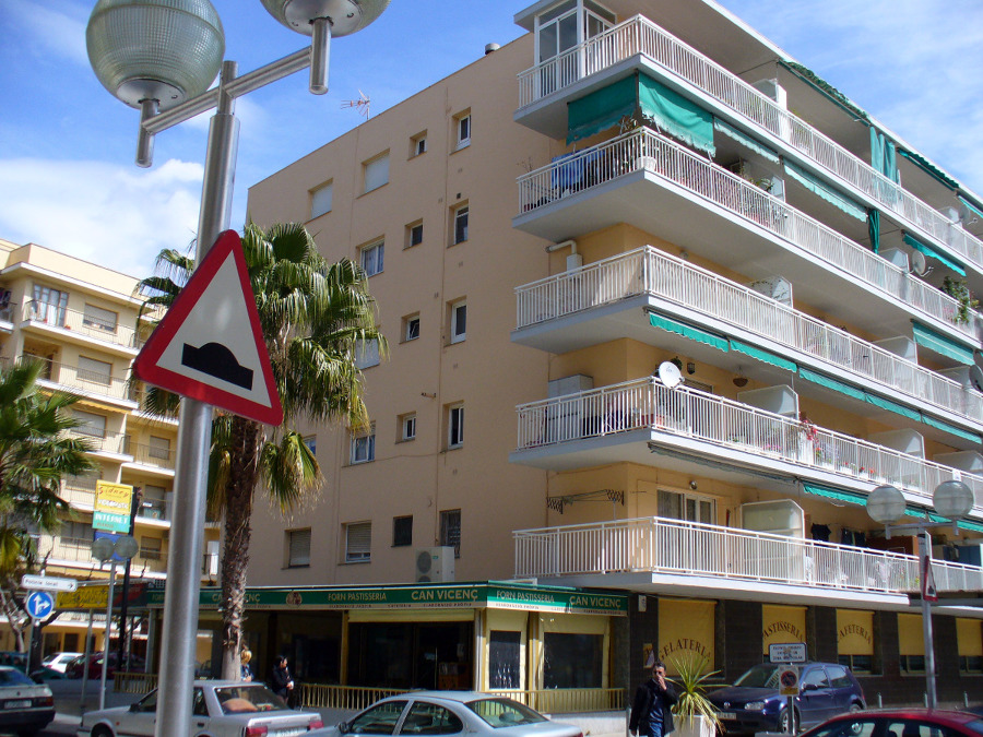 FACHADA EN SALOU DESPUES