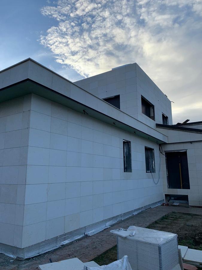 Revestimiento de fachada en Caliza Alba