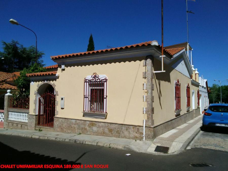 CHALET ESQUINA BADAJOZ . . .179.000 E