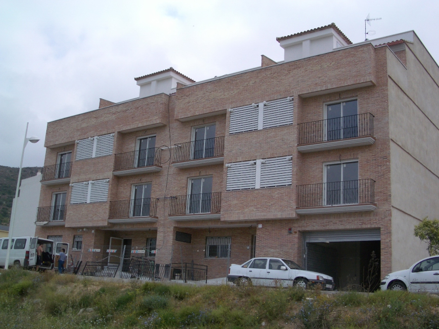 Fachada Principal de Edificio Plurifamiliar de nueva constru