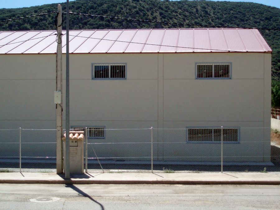 Fachada principal nave hormigón