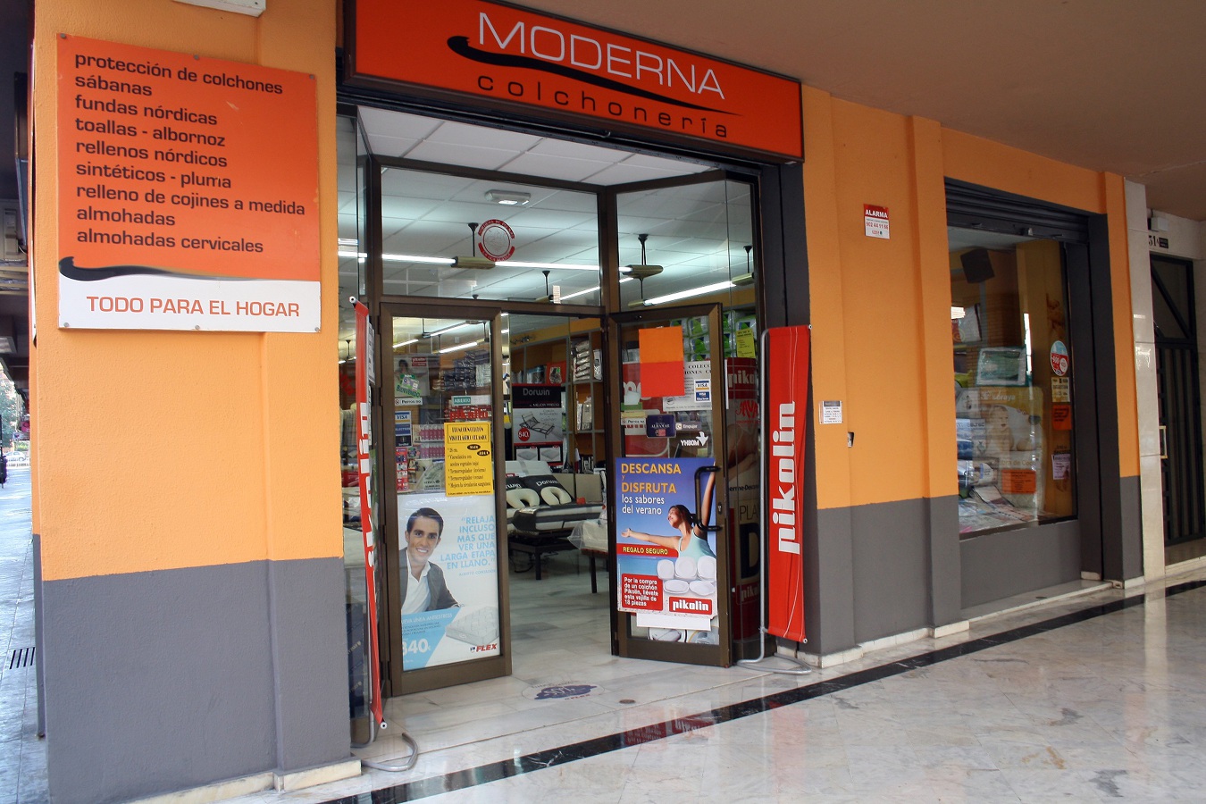 Fachada Tienda C/Agustina de Aragon, Colchoneria Moderna