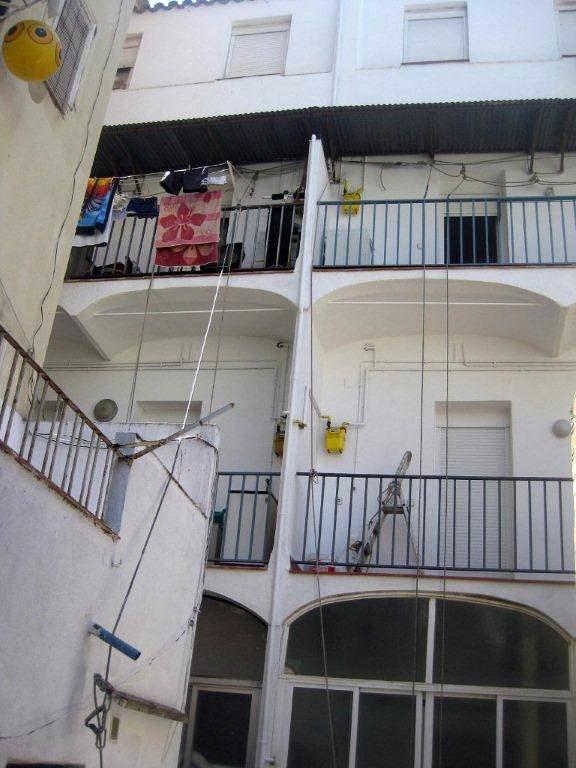 FACHADA TRASERA REPARADA Y PINTADA