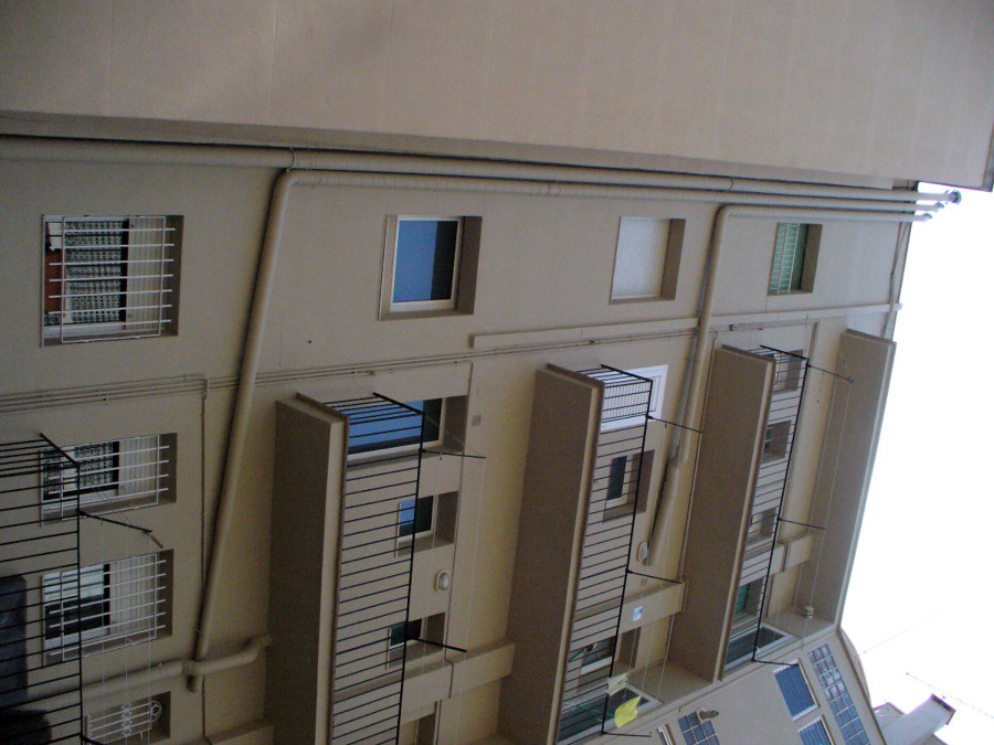 FACHADA TRASERA TARRAGONA CON SALIDAS DE HUMOS