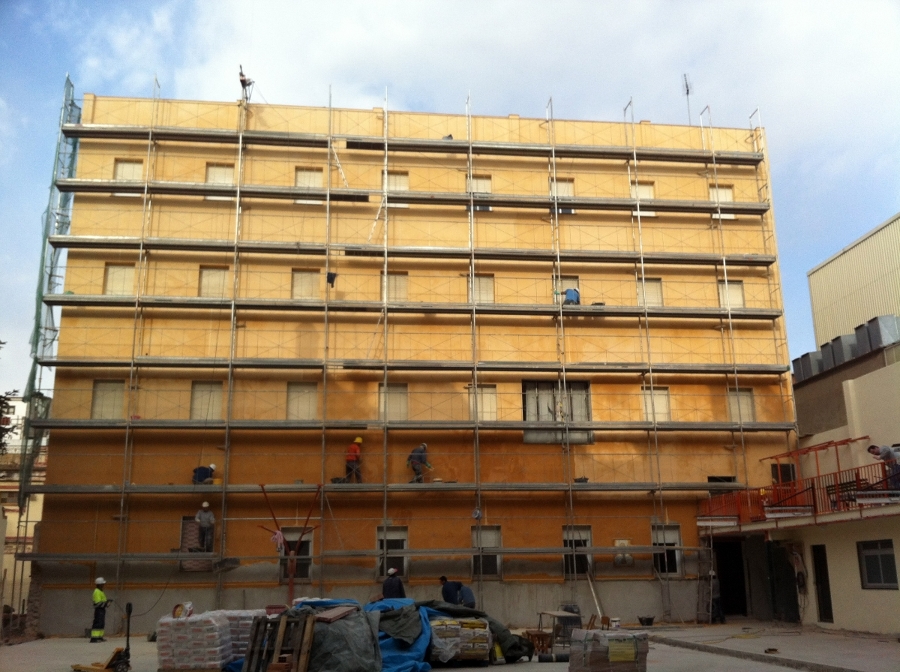 Fachada trasera y Pista basquet 