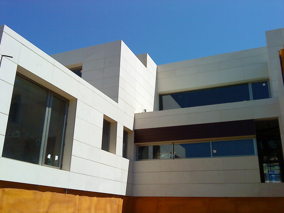 FACHADA VENTILADA CALIZA 2