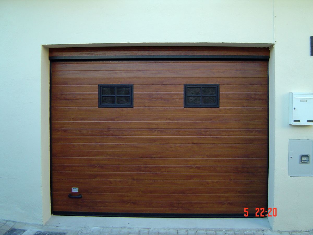 FACTORYDOOR PUERTA IMITACIÓN MADERA OSCURA