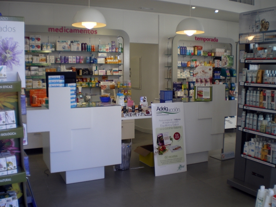 FARMACIA REFORMADA PUERTA OSARIO (SEVILLA)