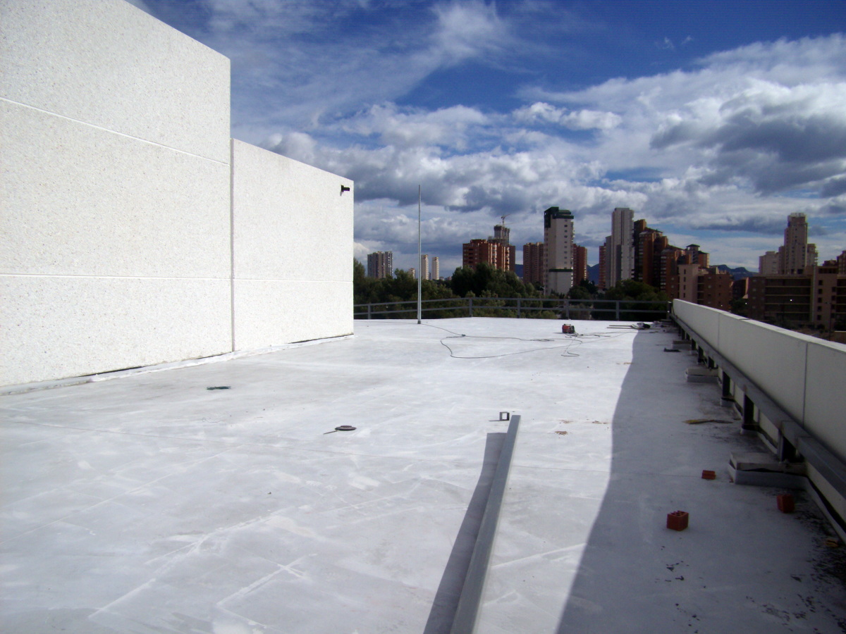 FASE CUBIERTAS EDIFICIO TALLER VEHICULOS EN FINESTRAT (ALICANTE)