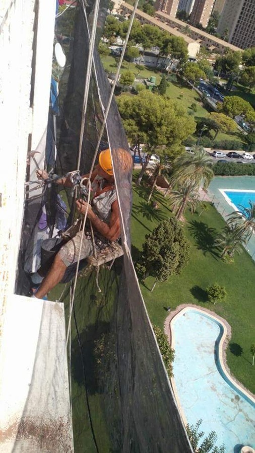 Albañilería y pintura siempre respetando las medidas de seguridad.