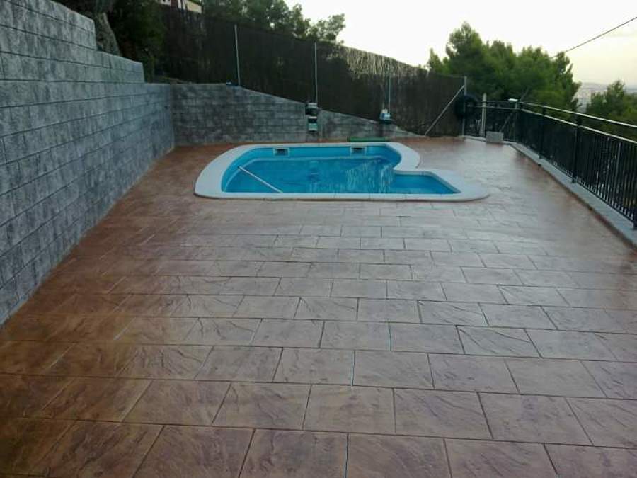 Pavimento con piscina