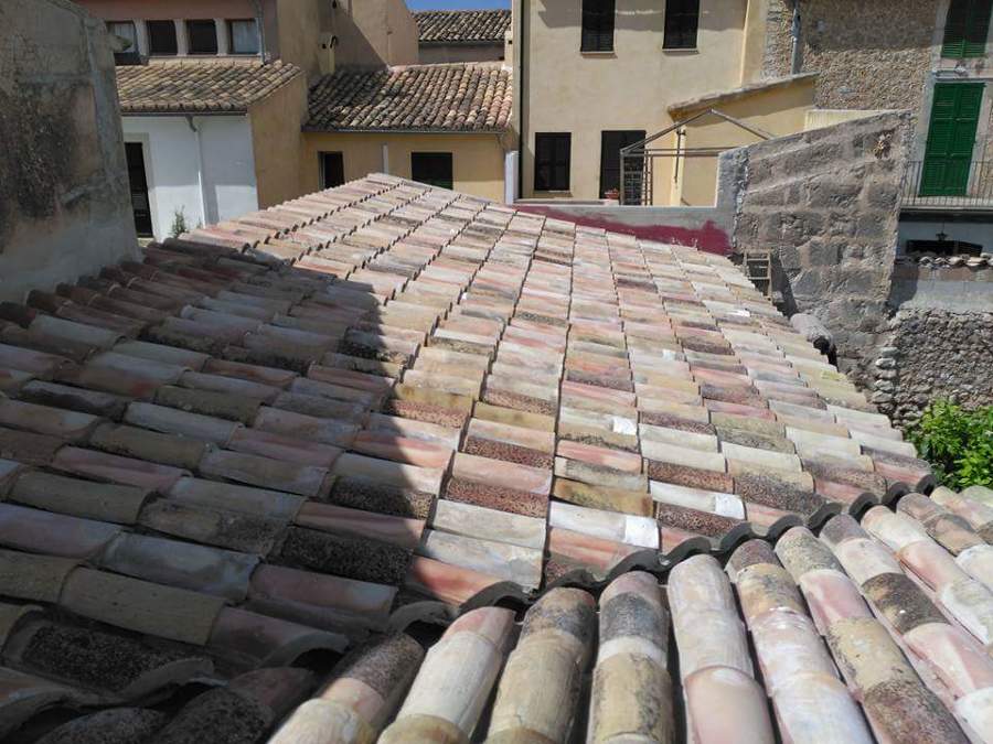 Tejado nuevo con tejas antiguas mallorquinas