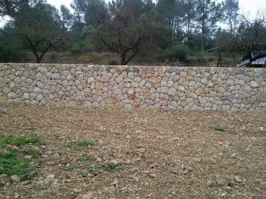 Muro de piedra mallorquina
