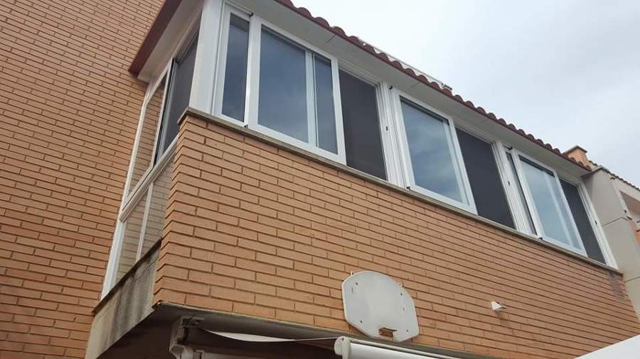 Cerramientos de aluminio techo imitacion teja