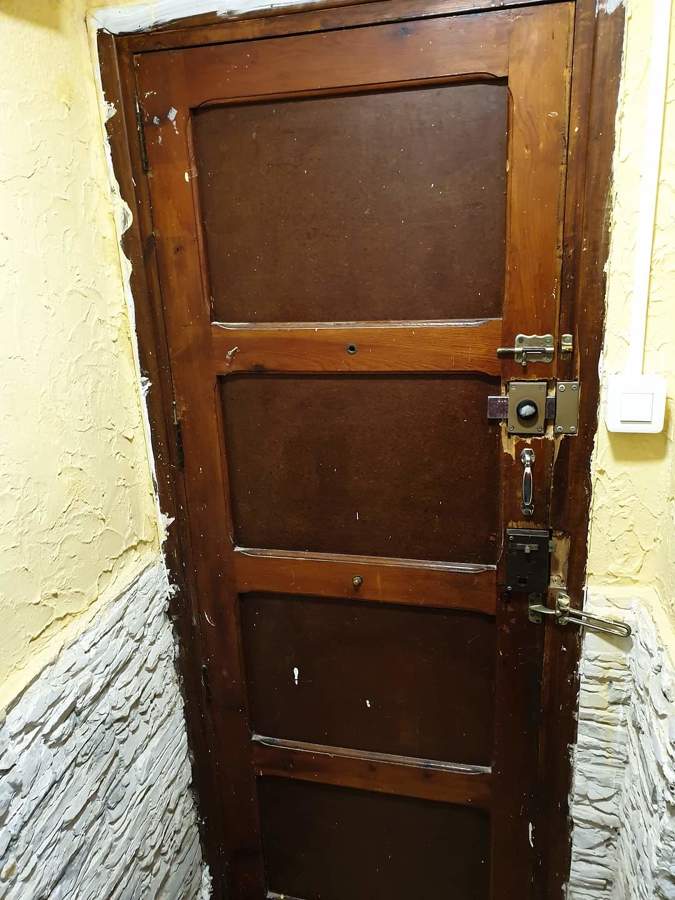 Cambio de puerta antigua de entrada, por una blindada