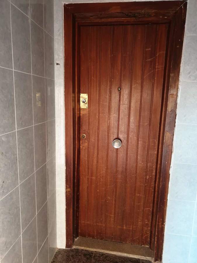 Cambio de puerta antigua de entrada, por una blindada