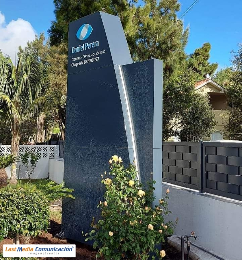 Diseño, fabricación e instalación de totem retroiluminado