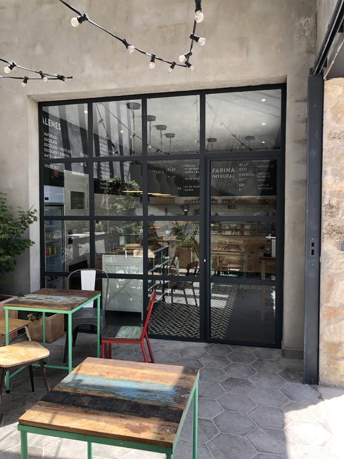 Puerta de entrada local comercial