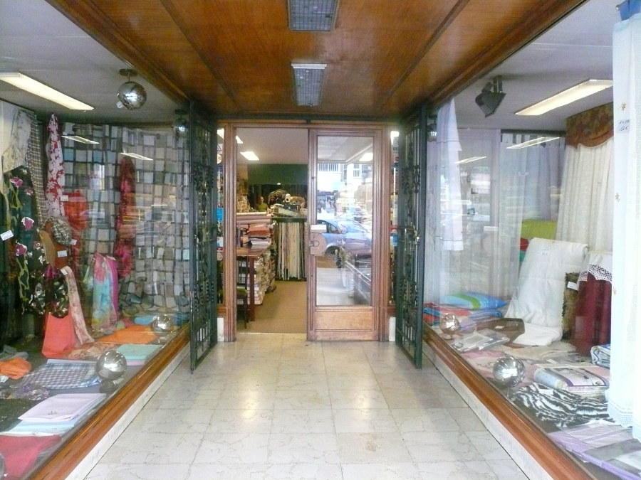 Foro de la entrada del comercio