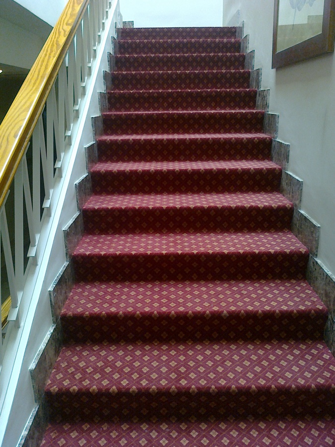 Forrado de escalera con moqueta (Denia)