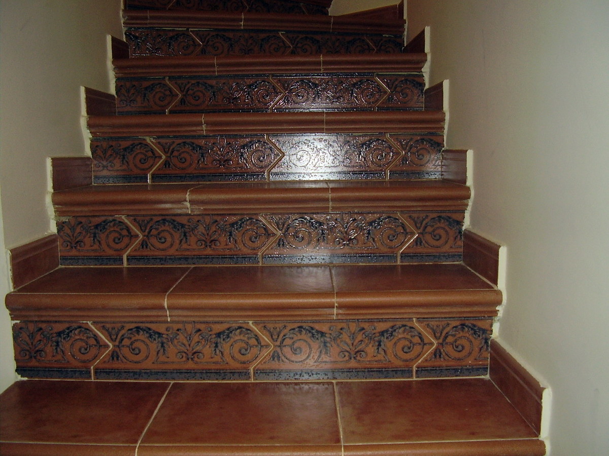 Forrado de escaleras con plaqueta rustica
