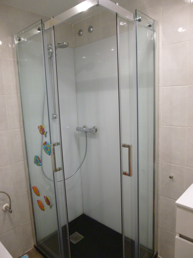 PAREDES FORRADAS CON VIDRIO COLOR