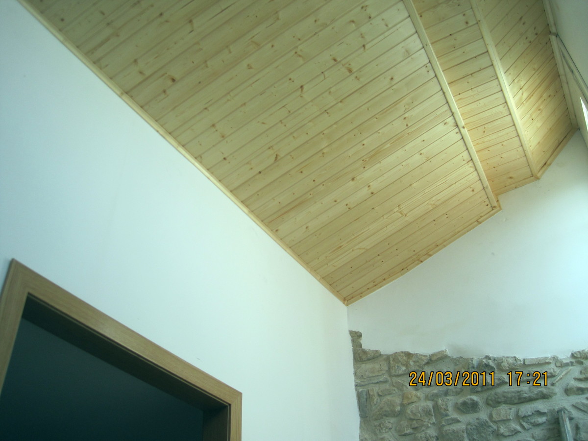 Forrado de techos por la empresa Carpintería Javier Latorre.