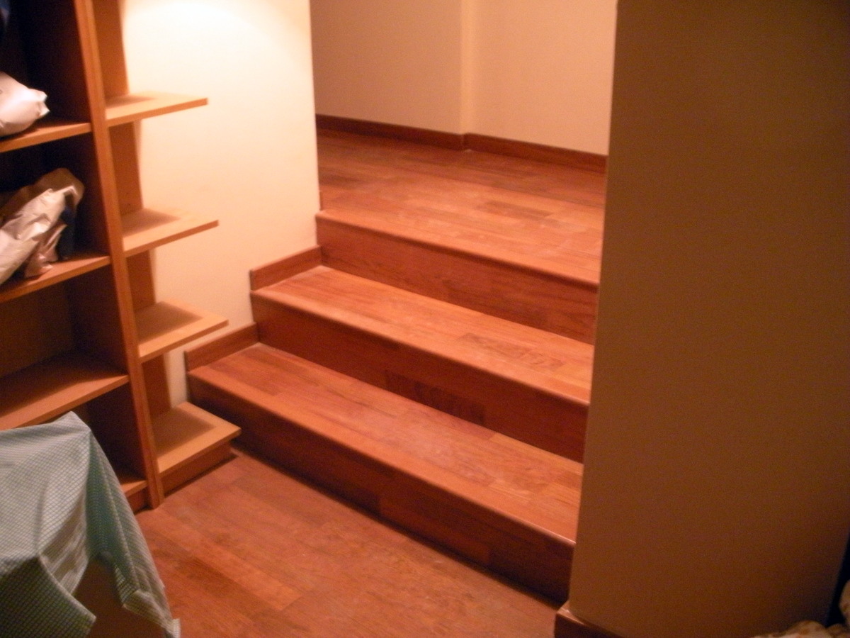 Forrado escalera con parquet de jatoba LesPlanes