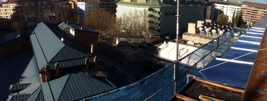 Forro metálico en cornisas.