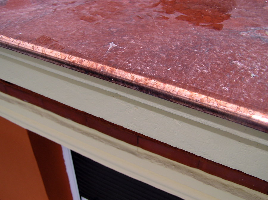 Forro metálico en cornisas.