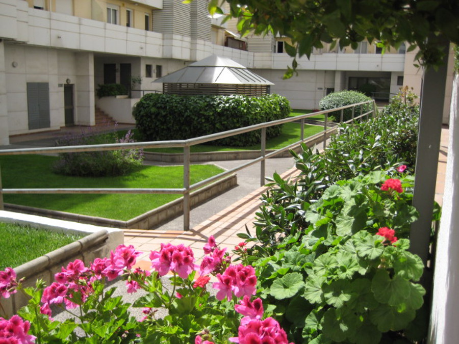 PATIO INTERIOR DE COMUNIDAD DE VECINOS EN BADALONA