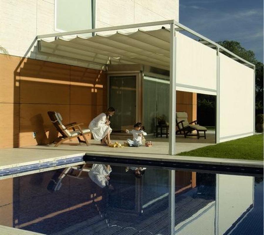 Pergola con toldos delanteros