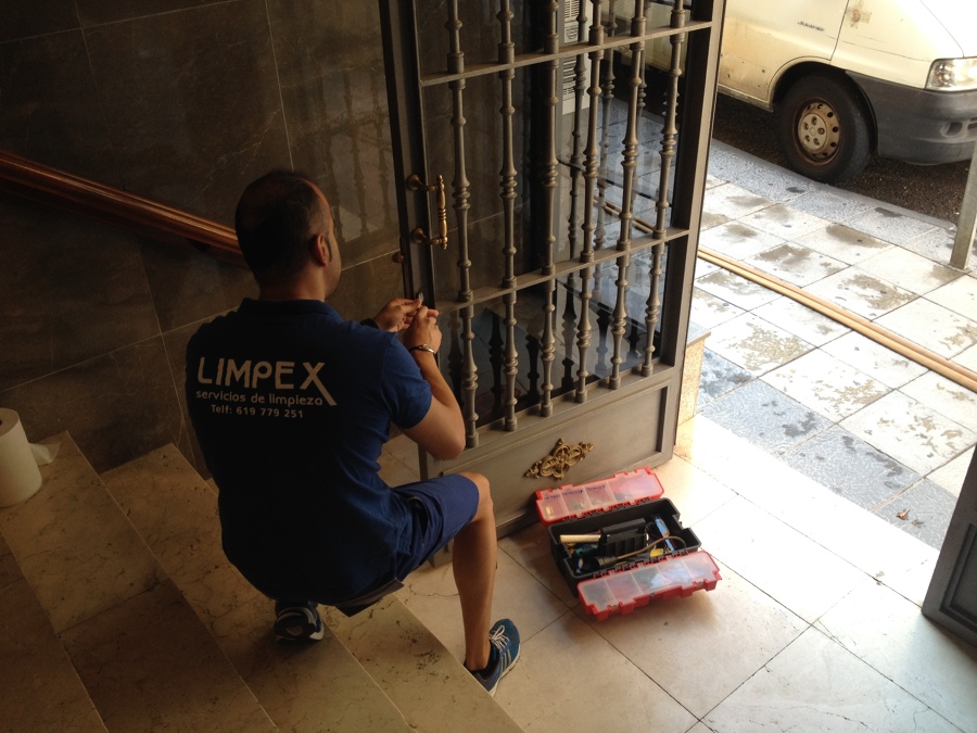 TRABAJOS DE CERRAJERIAS