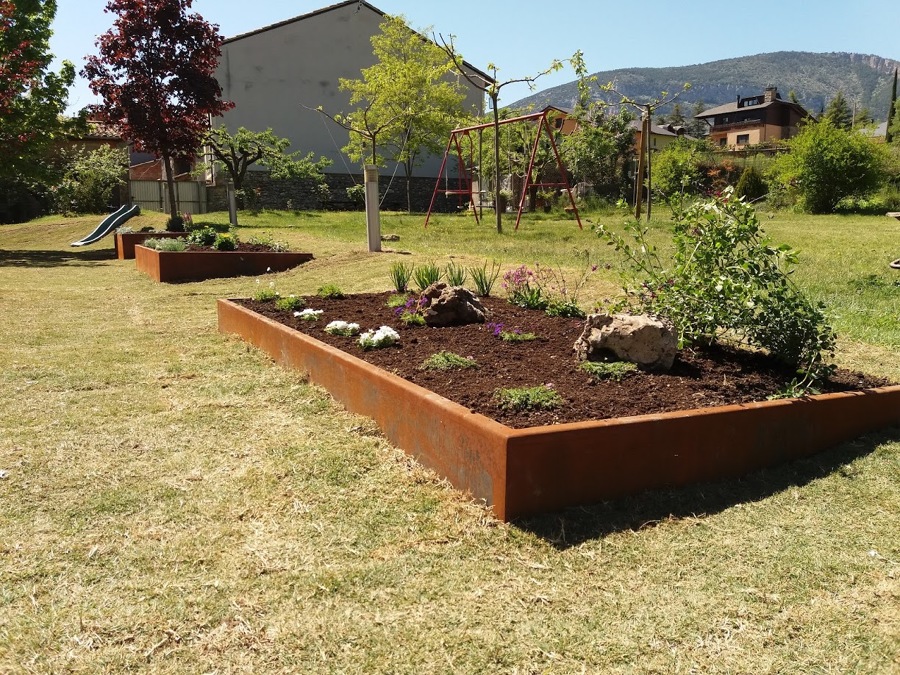 Jardineras Acero Corten y Tepes de Césped