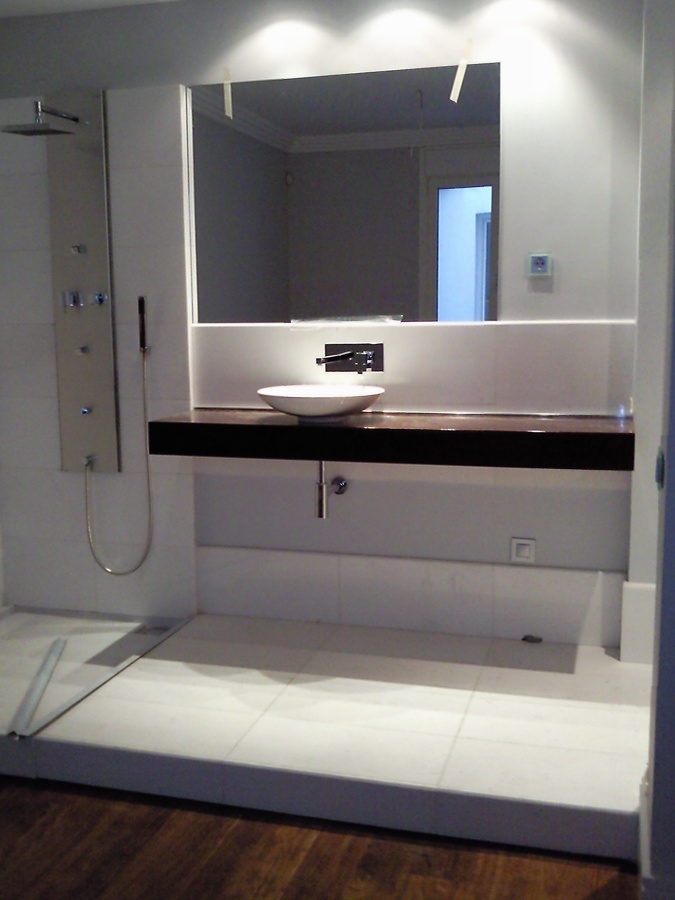 ESPEJO PEGADO A LA PARED