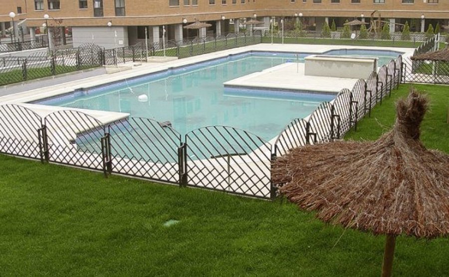 Piscina exterior en Madrid