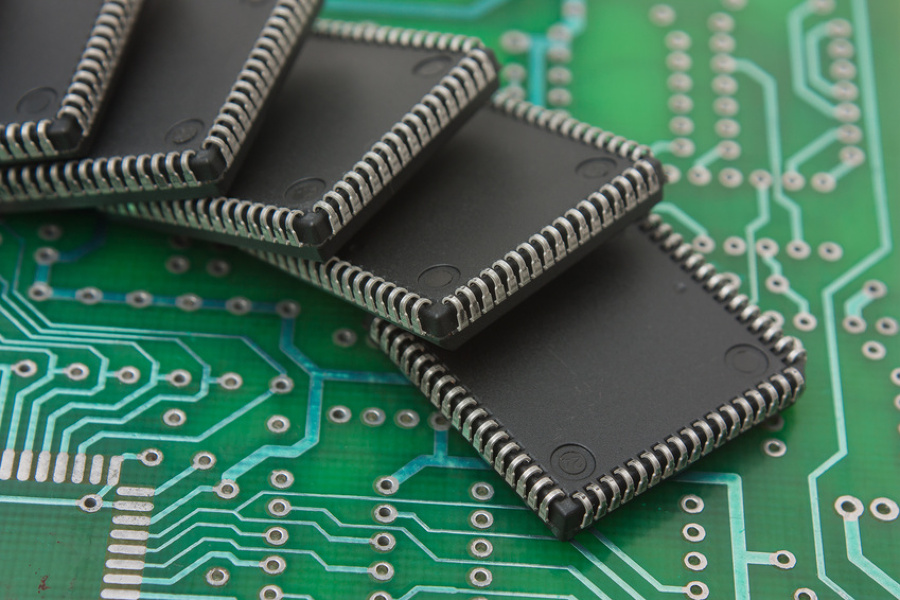 Fabricación de circuitos electrónicos para automatismos.