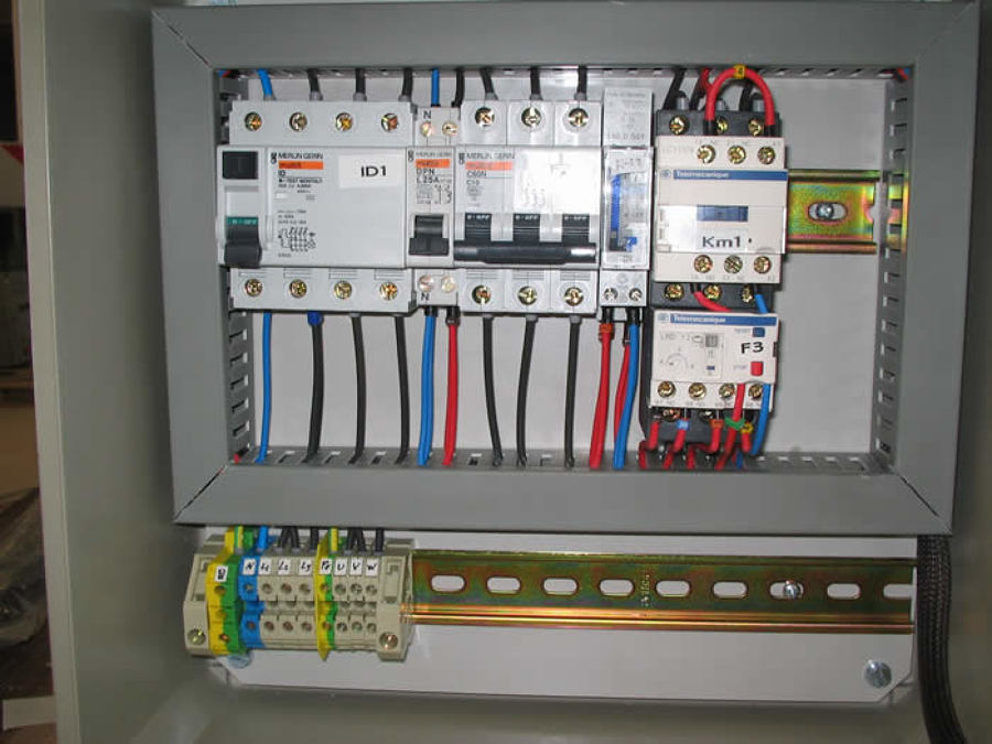  cuadro motor trifasico con reloj y contactor con su rele termico